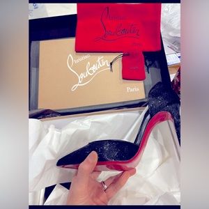 Christian Louboutin Red Bottom Idira pumps. Size 39.